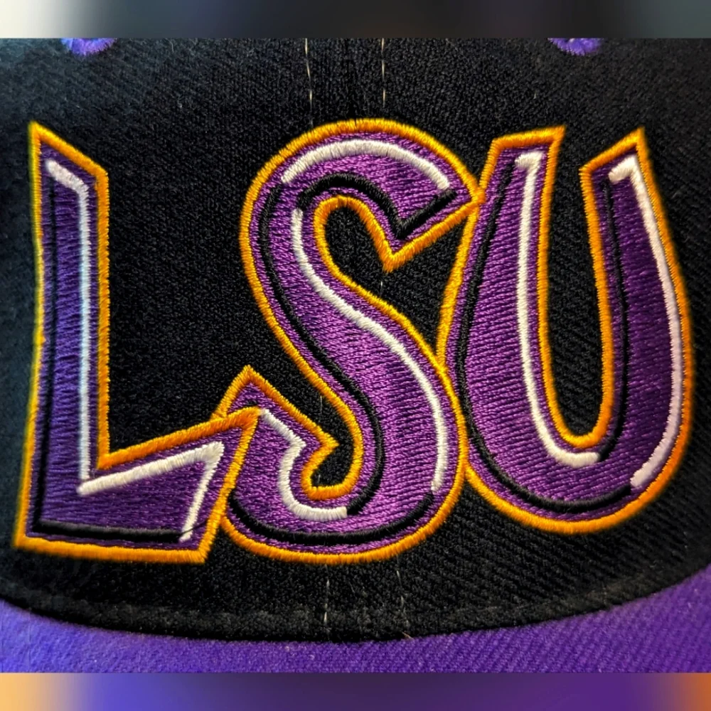 LSU SUPER RARE 90s Vintage Top of the World Graffiti fitted black hat size 6 7/8